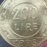 Immagine di una moneta da 500 Lire bimetallica italiana, evidenziando il suo valore attuale.