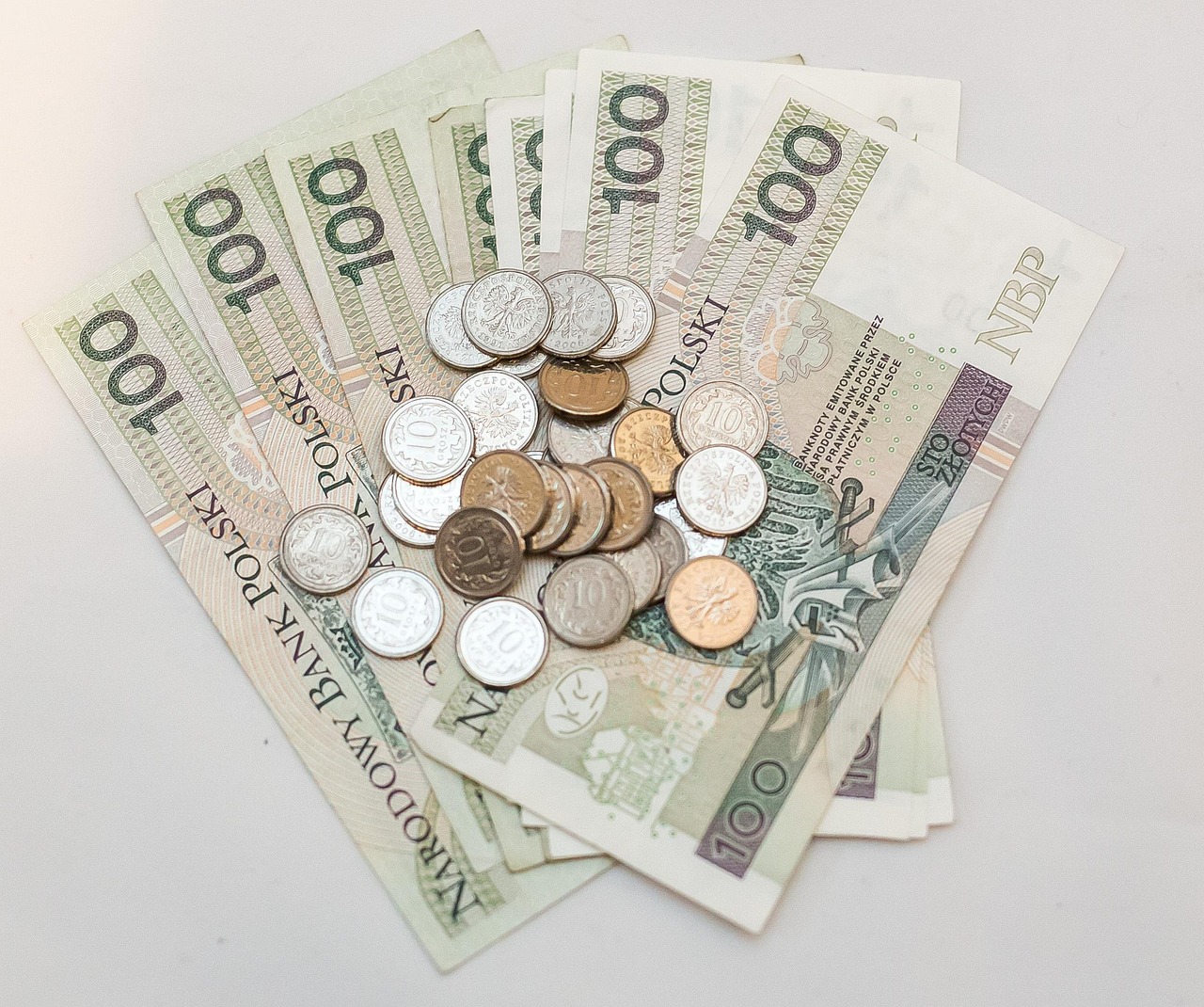 Infografica sui requisiti ISEE e importo bonus affitto 2026.