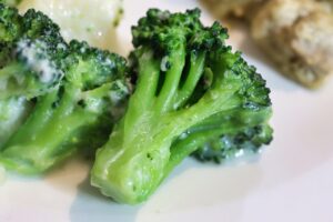 Broccoli in padella cotti senza odore, con il trucco della nonna per una cottura perfetta.